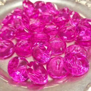 Akrüülpärlid teemanti kuju 15 mm fuksia ca 27 tk pakis